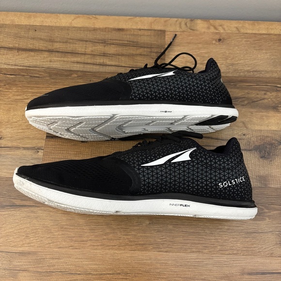 Altra Solstice LaceUp Athletic Running Shoes Black White Men’s - Picture 9 of 9